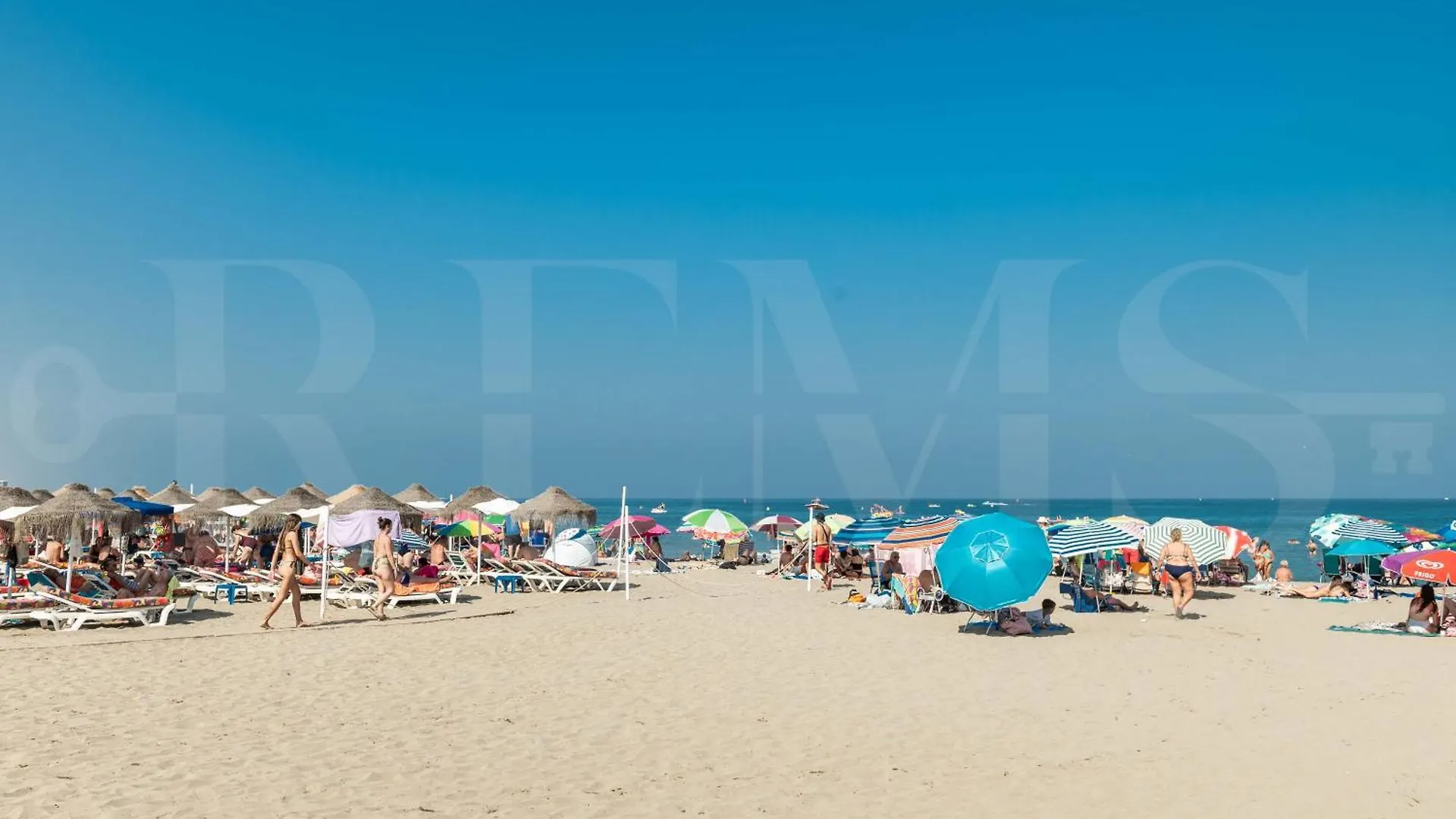 Apartment Seaside Stay With Large Terrace, Pool & Parking Rems Benalmadena