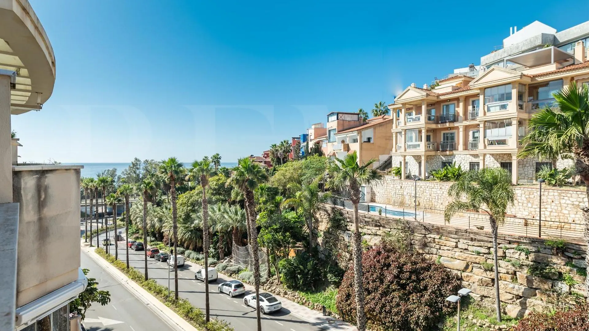 Apartment Seaside Stay With Large Terrace, Pool & Parking Rems Benalmadena