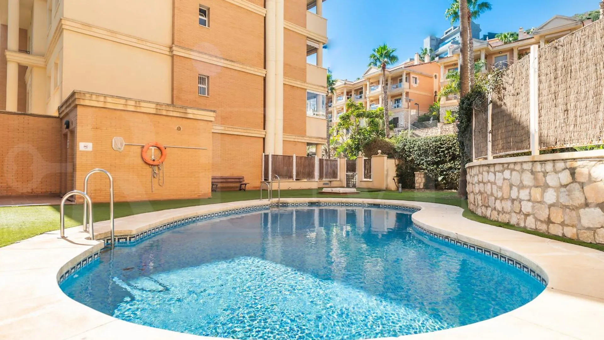 Seaside Stay With Large Terrace, Pool & Parking Rems Benalmadena
