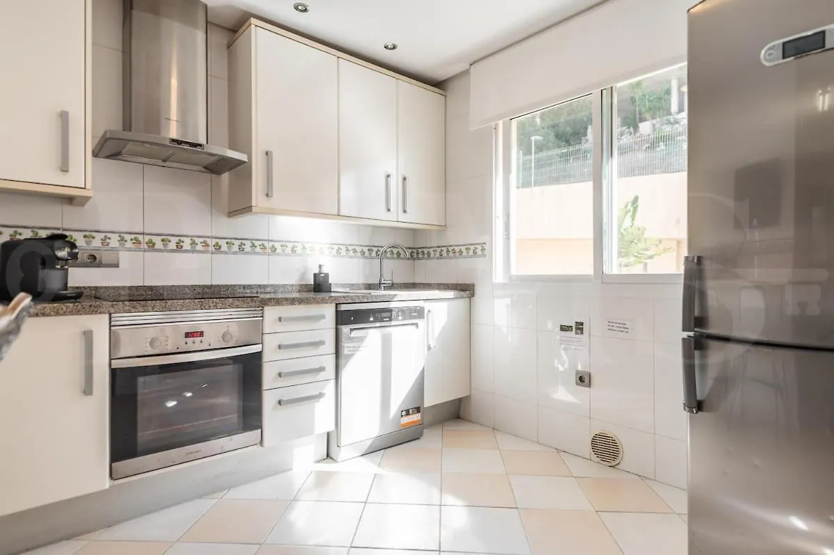 Apartment Seaside Stay With Large Terrace, Pool & Parking Rems Benalmadena